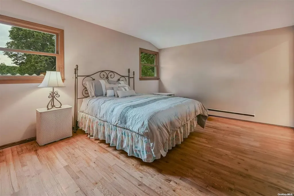 8 Oak Place Selden NY 11784