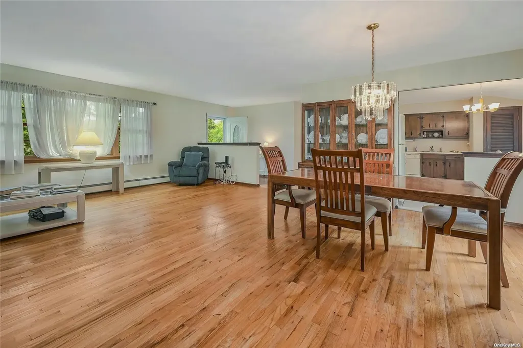 8 Oak Place Selden NY 11784