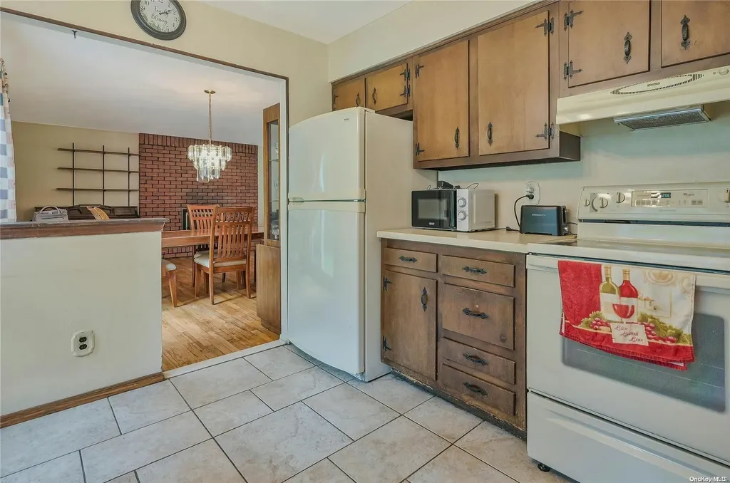 8 Oak Place Selden NY 11784