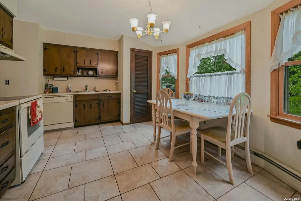 8 Oak Place Selden NY 11784