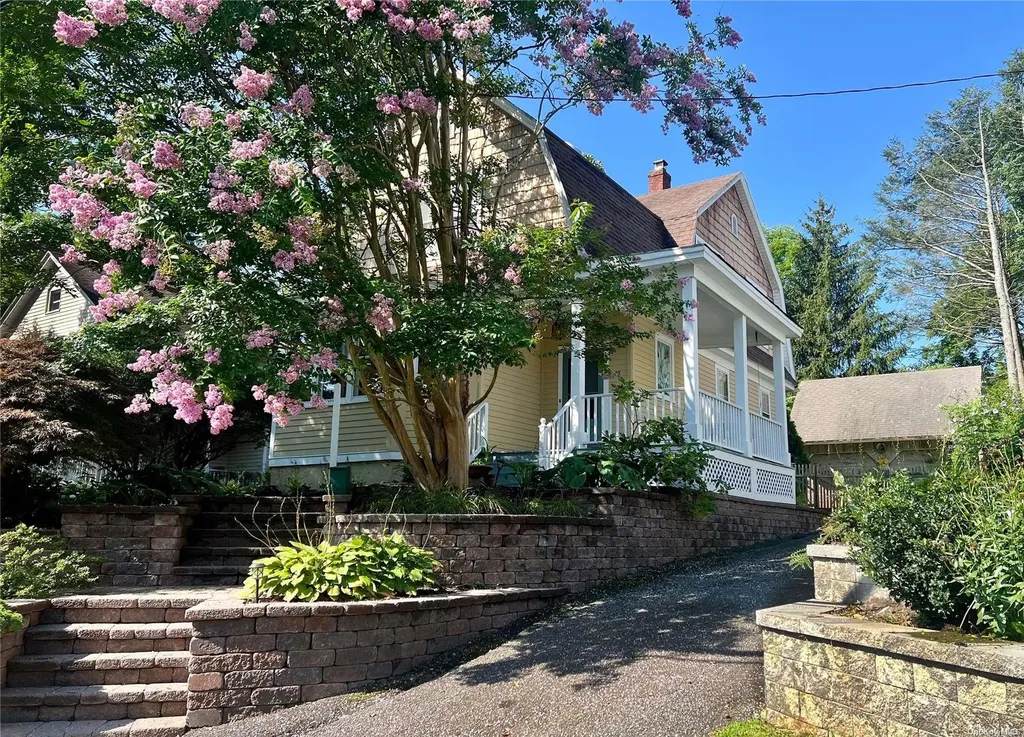 45 Hillside Avenue Huntington NY 11743