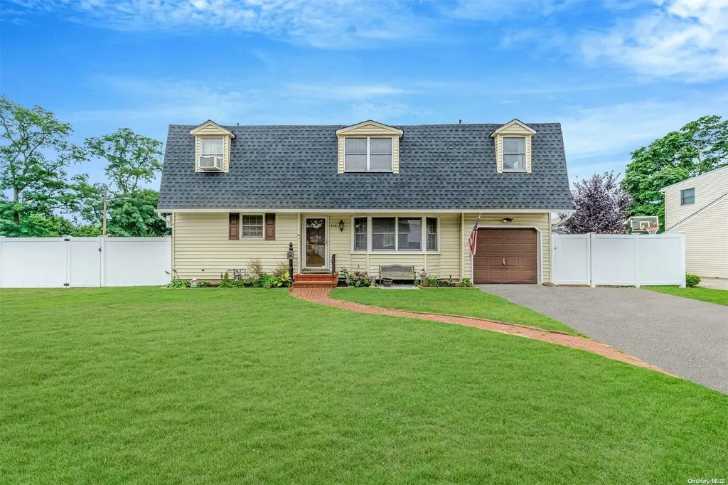 358 15th Street West Babylon NY 11704