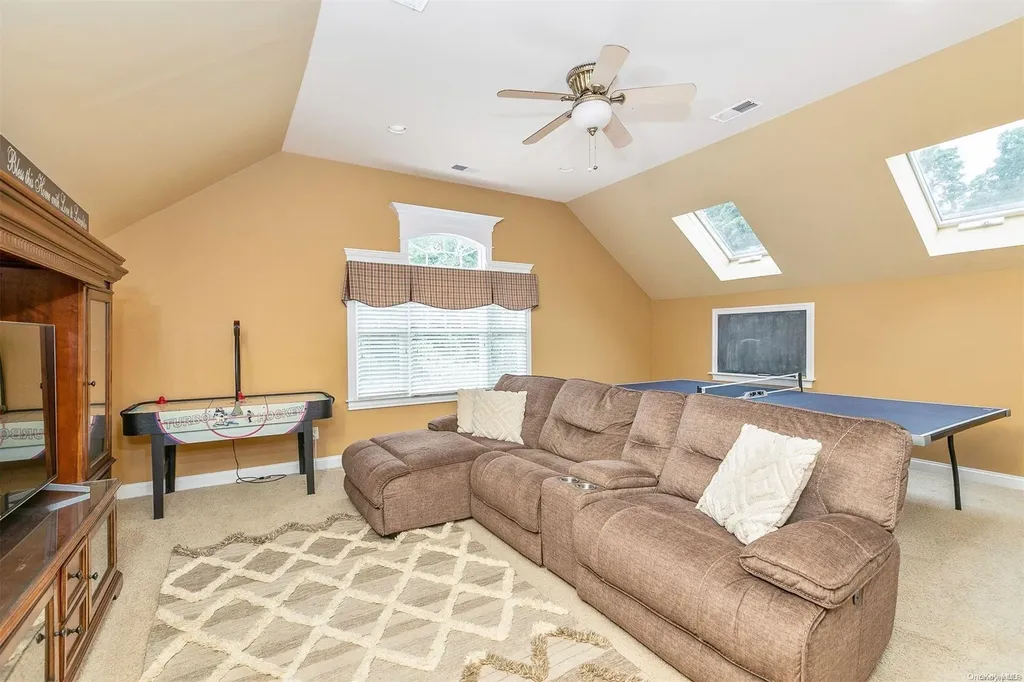 15 Eckernkamp Drive Smithtown NY 11787