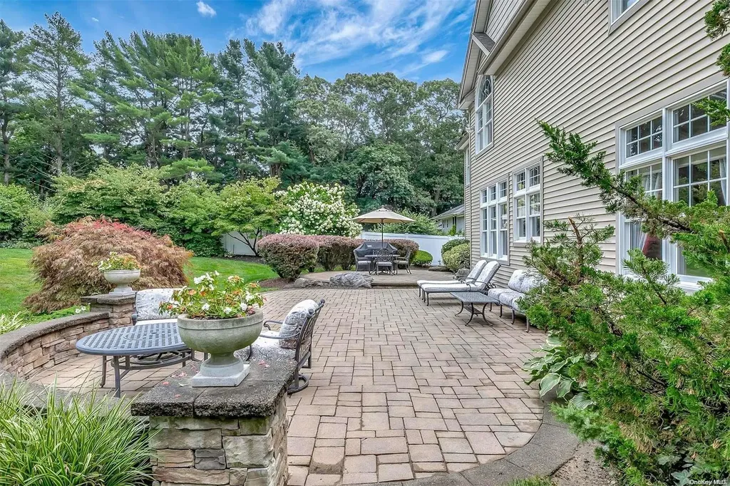 15 Eckernkamp Drive Smithtown NY 11787