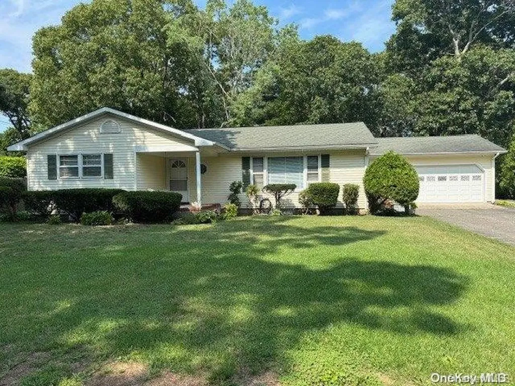 1472 Roanoke Avenue Riverhead NY 11901