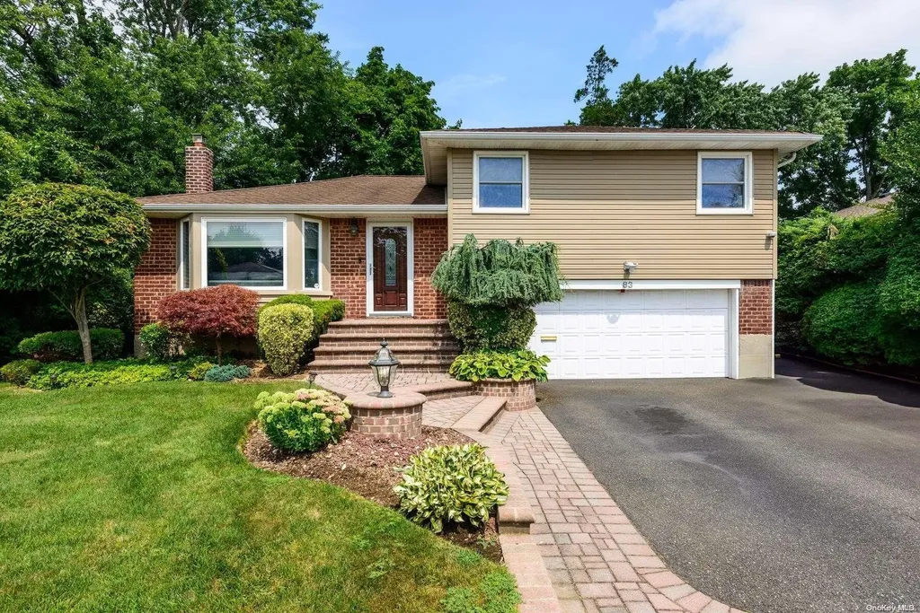 83 Phipps Lane Plainview NY 11803