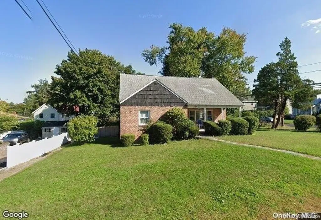27 Clark Drive Great Neck NY 11020