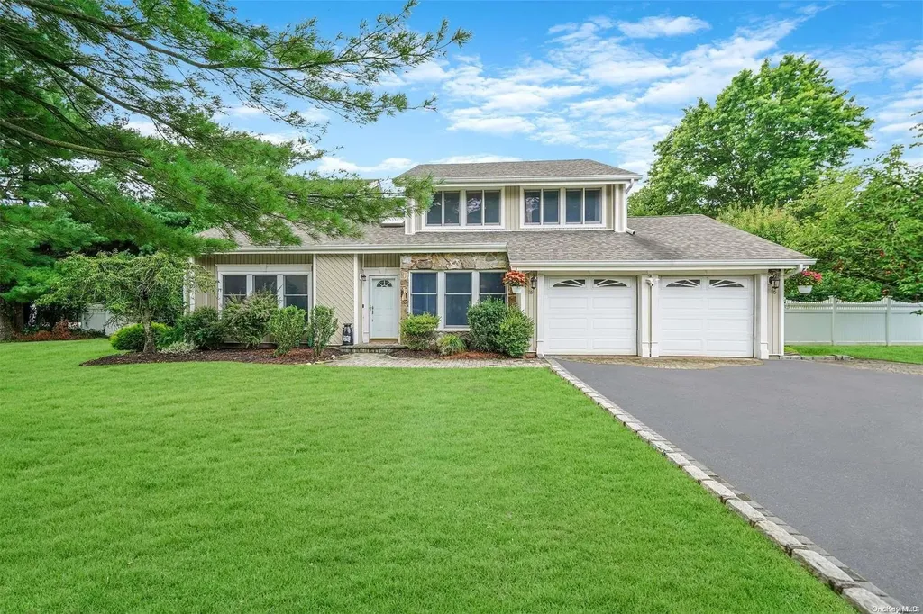 16 Vineyard Way Mount Sinai NY 11766