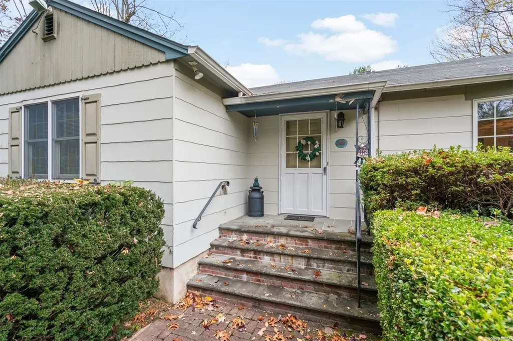 89 Locust Lane Northport NY 11768