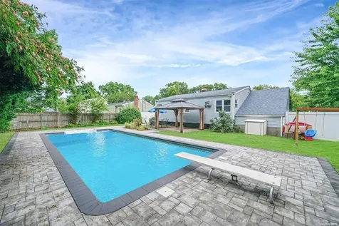 22 Norwalk Lane Selden NY 11784