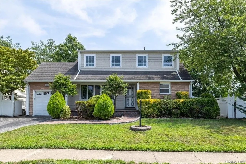 19 Camp Road Massapequa NY 11758