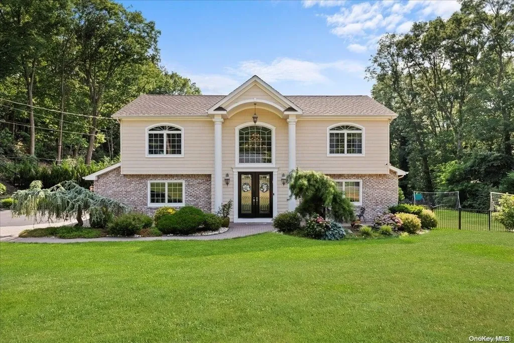2 Susan Lane Dix Hills NY 11746