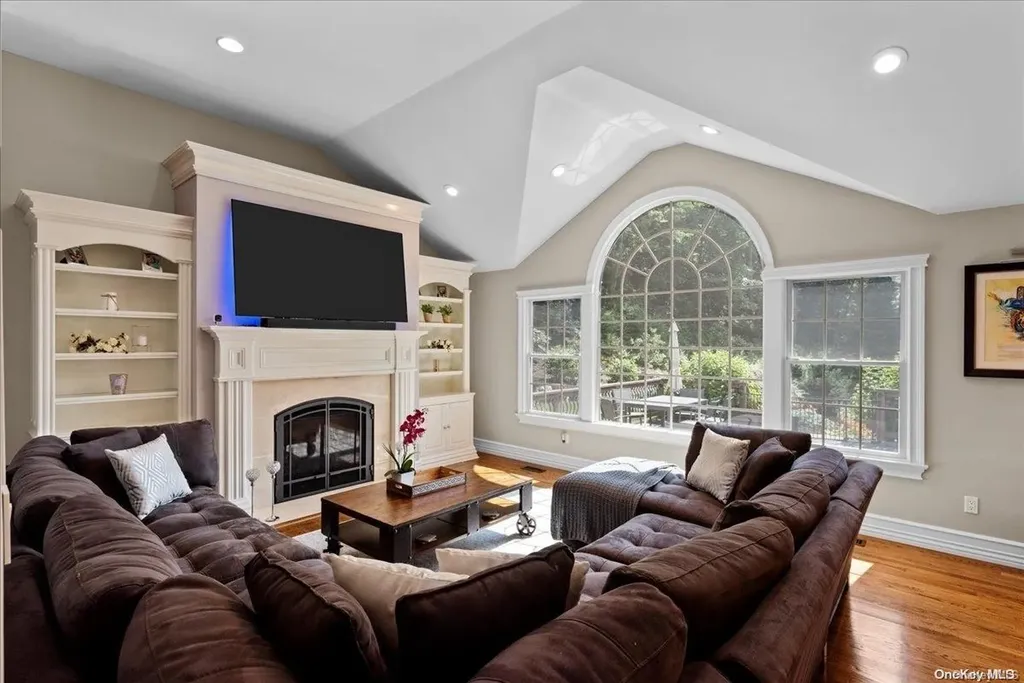 2 Susan Lane Dix Hills NY 11746
