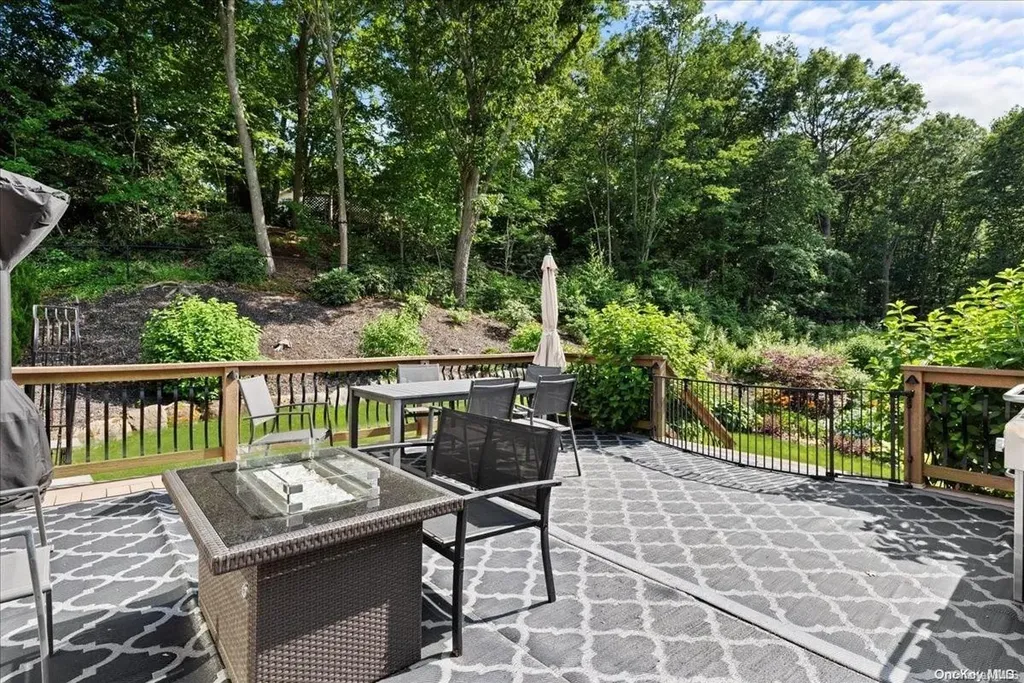 2 Susan Lane Dix Hills NY 11746