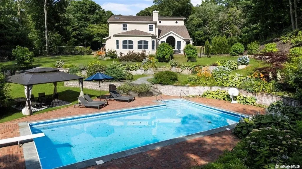 2 Susan Lane Dix Hills NY 11746