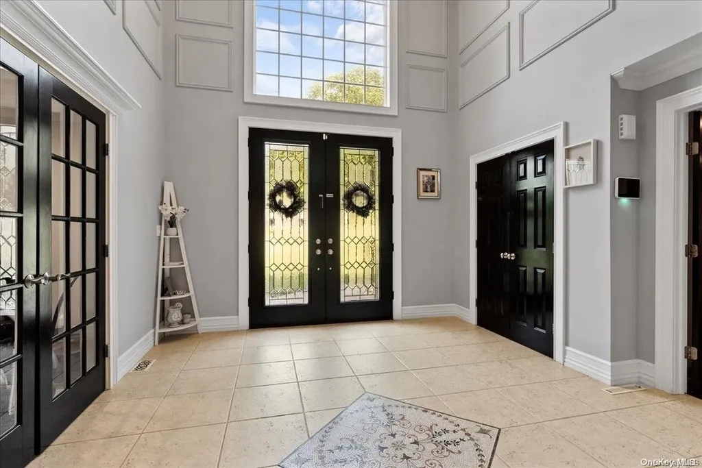 2 Susan Lane Dix Hills NY 11746