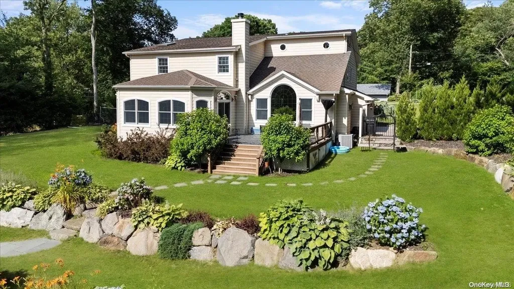 2 Susan Lane Dix Hills NY 11746