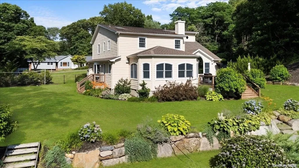 2 Susan Lane Dix Hills NY 11746