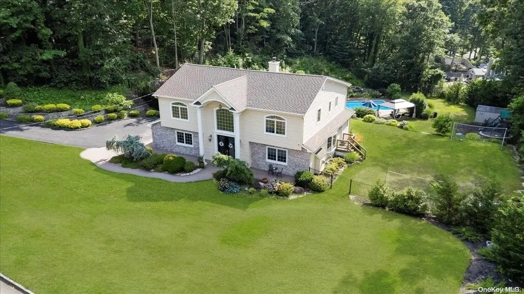 2 Susan Lane Dix Hills NY 11746