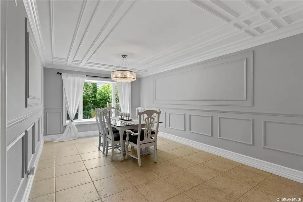 2 Susan Lane Dix Hills NY 11746