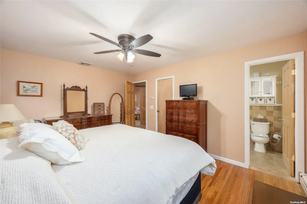 15 Camelot Lane Saint James NY 11780