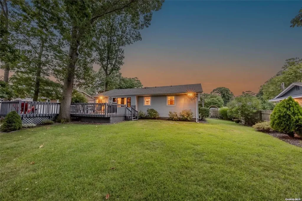 15 Camelot Lane Saint James NY 11780