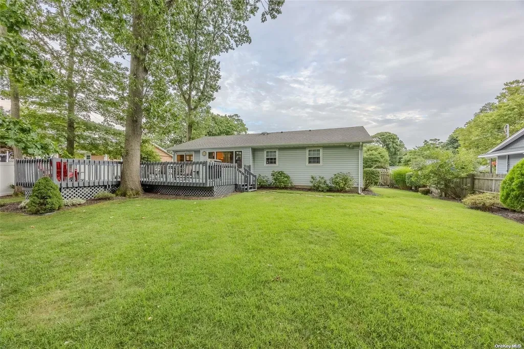 15 Camelot Lane Saint James NY 11780
