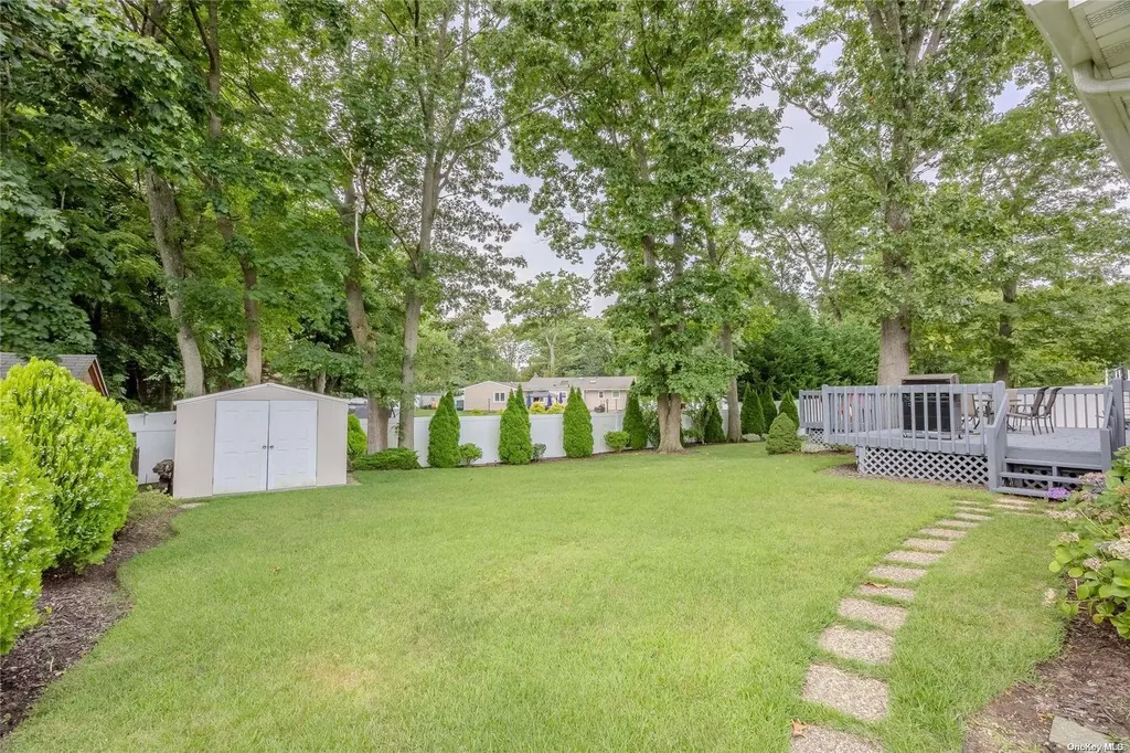15 Camelot Lane Saint James NY 11780