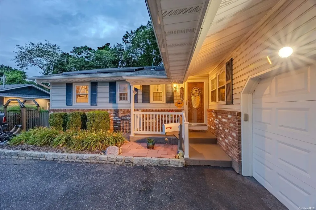 15 Camelot Lane Saint James NY 11780