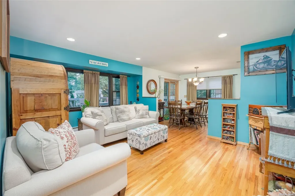 15 Camelot Lane Saint James NY 11780