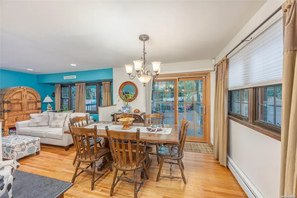 15 Camelot Lane Saint James NY 11780