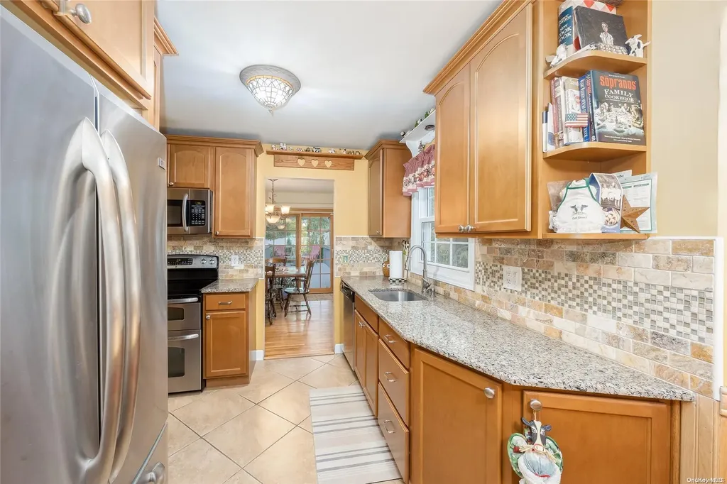 15 Camelot Lane Saint James NY 11780