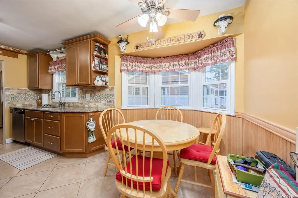 15 Camelot Lane Saint James NY 11780