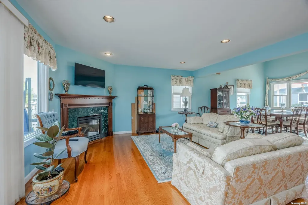 267 Gordon Place Freeport NY 11520