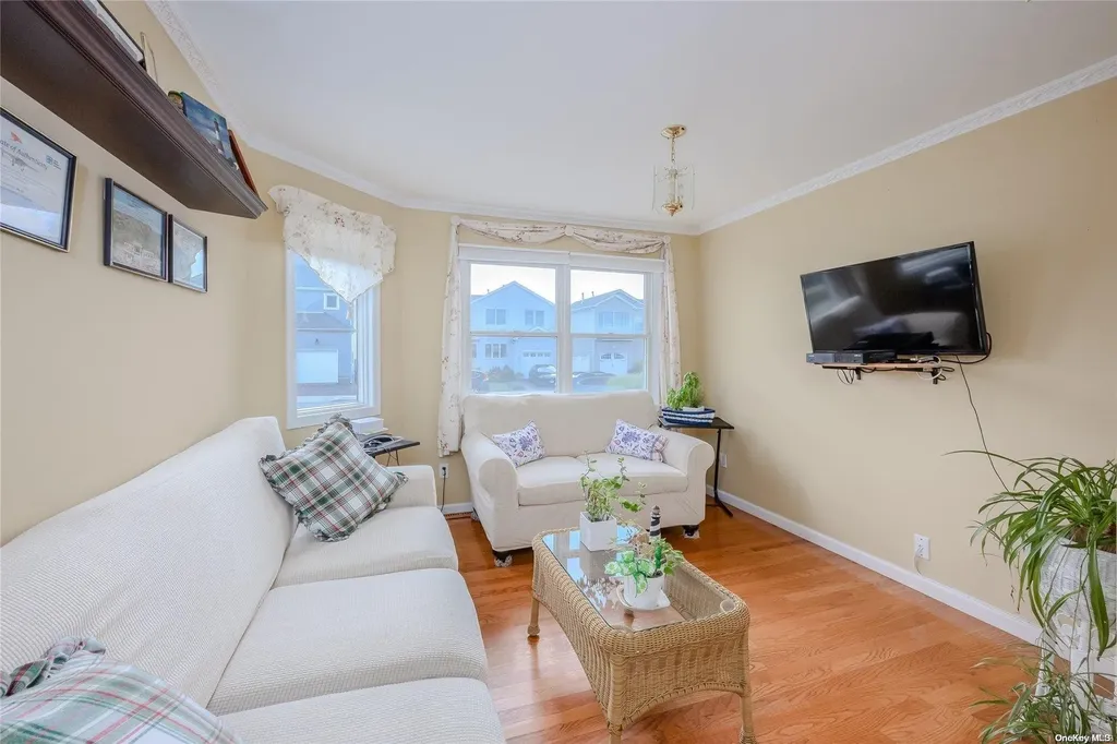 267 Gordon Place Freeport NY 11520