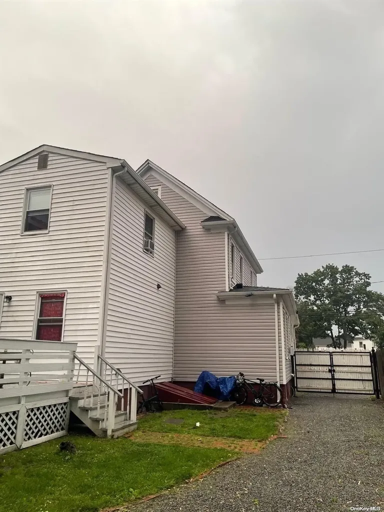 9 Thorne Avenue Hempstead NY 11550