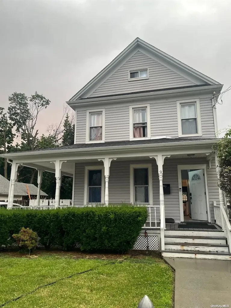 9 Thorne Avenue Hempstead NY 11550