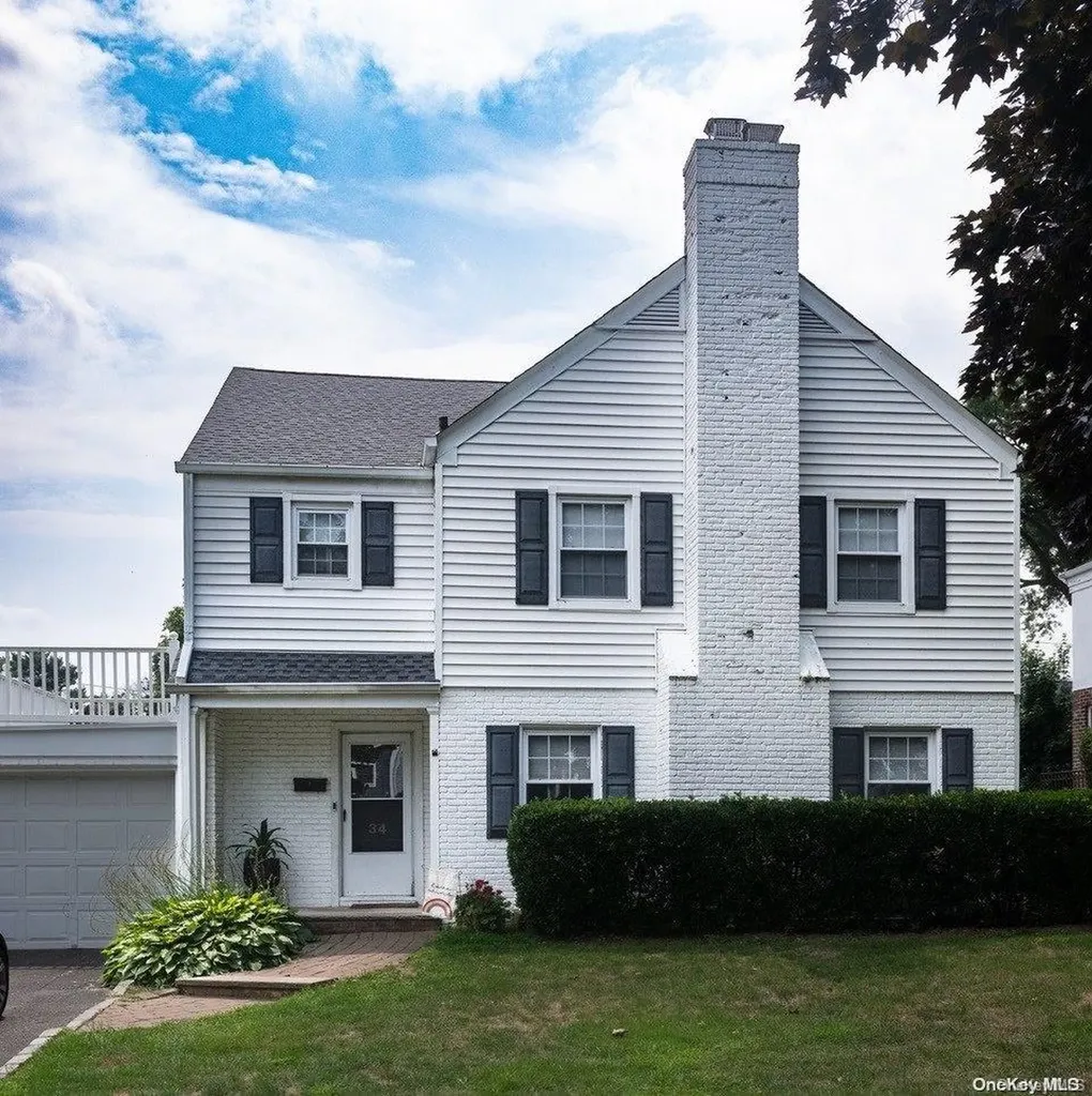 34 Normandy Lane Manhasset NY 11030