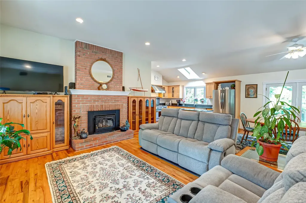 77 Great Rock Drive Wading River NY 11792