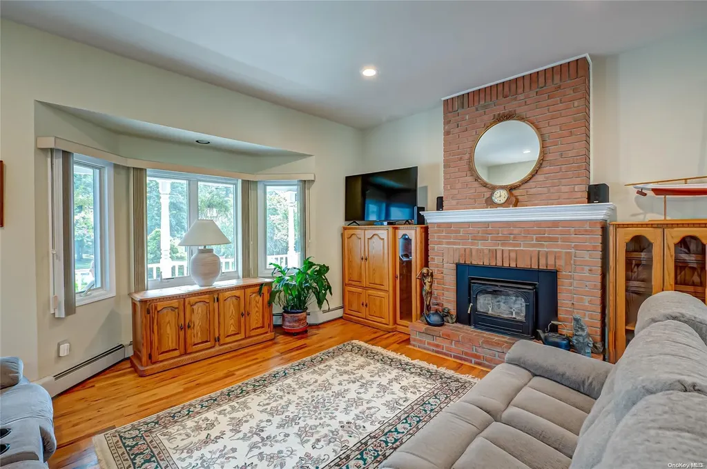 77 Great Rock Drive Wading River NY 11792