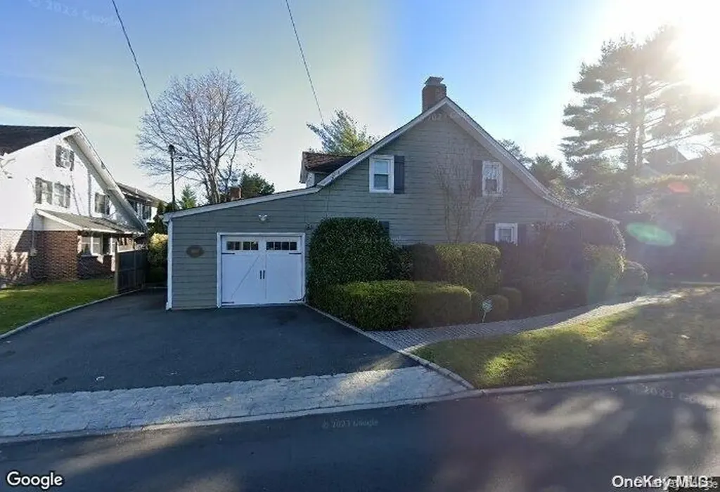 998 E Broadway Woodmere NY 11598