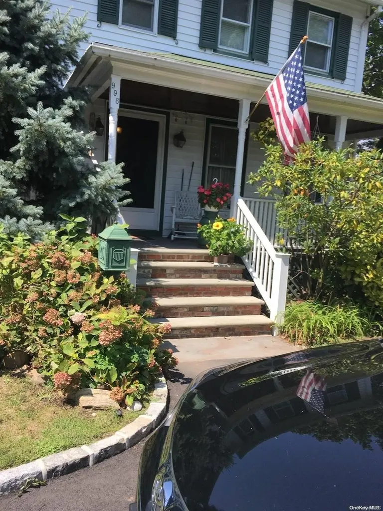 998 E Broadway Woodmere NY 11598