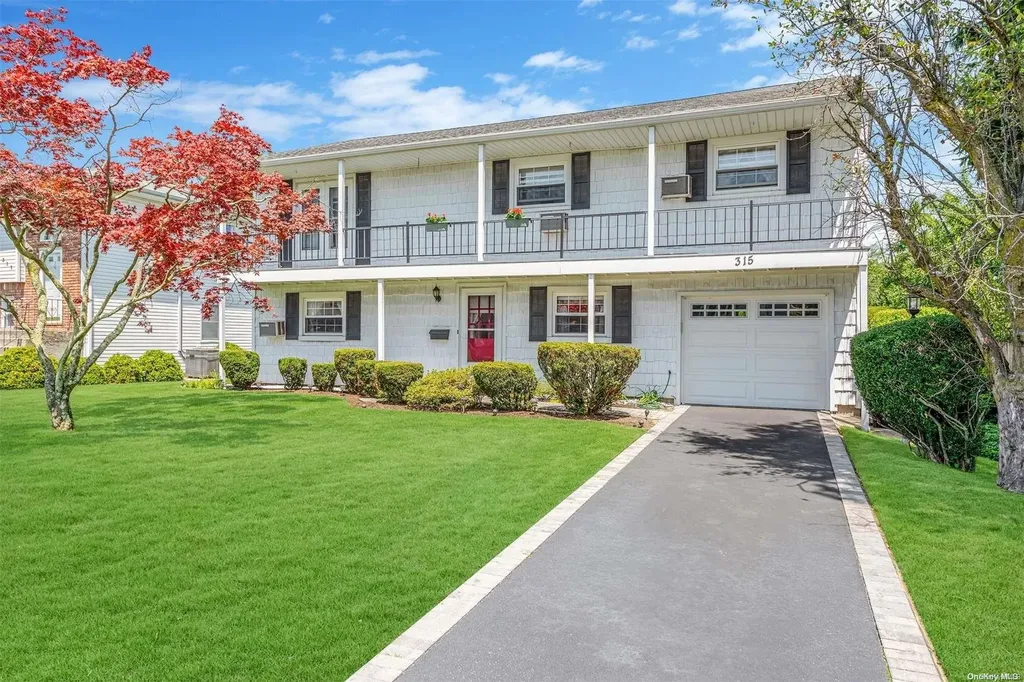 315 Broadway West Babylon NY 11704