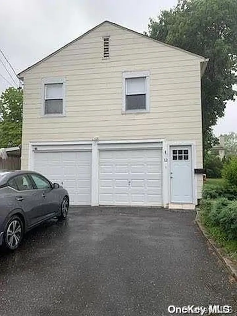 12 Forest Row Great Neck NY 11023