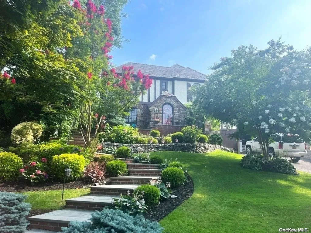 18 Old Ox Road Manhasset NY 11030