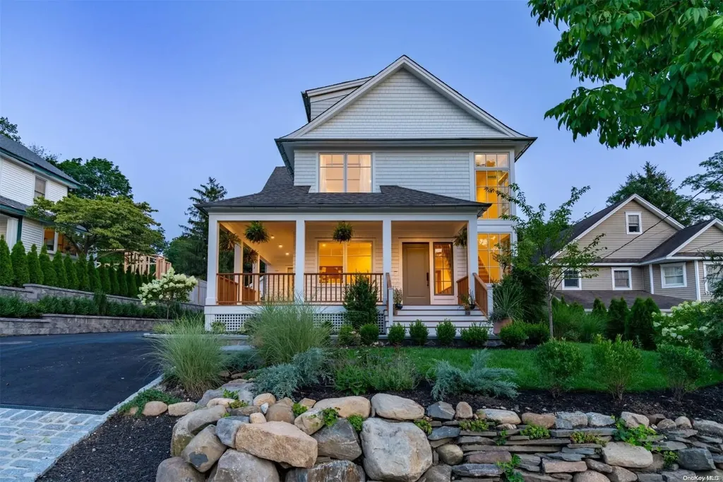 24 Grove Street Cold Spring Harbor NY 11724