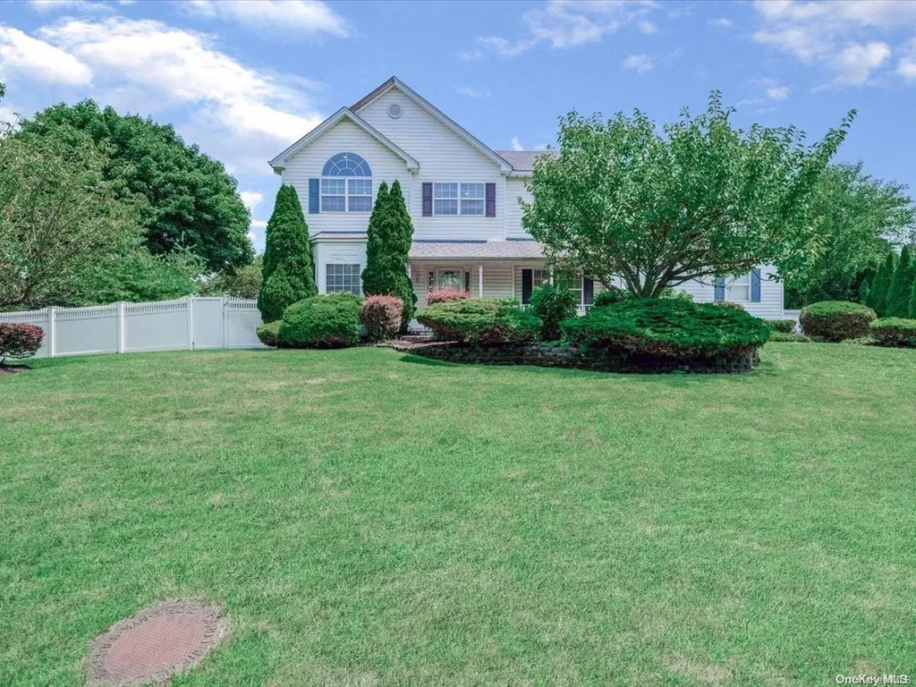 39 Merritts Path Rocky Point NY 11778