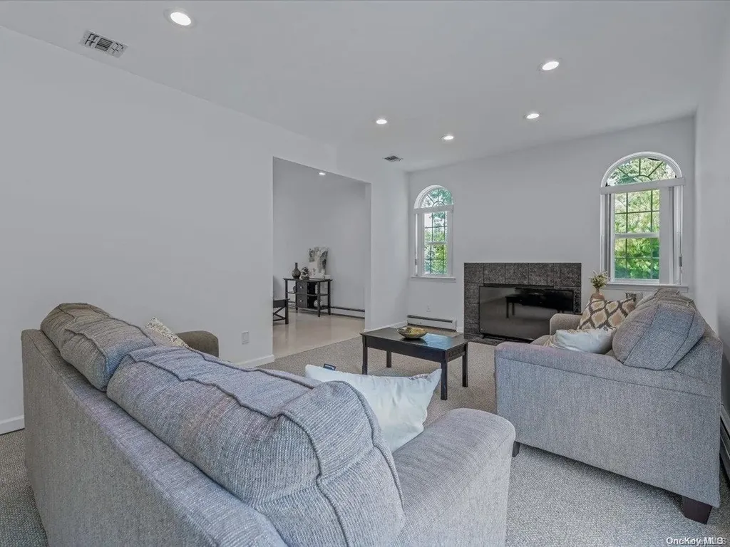 39 Merritts Path Rocky Point NY 11778
