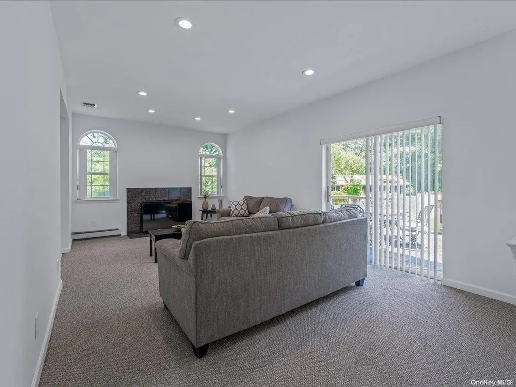 39 Merritts Path Rocky Point NY 11778