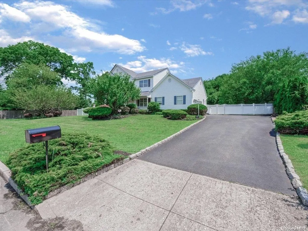 39 Merritts Path Rocky Point NY 11778